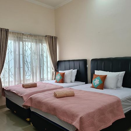 Ndalem Suryo Saptono Guest House Tugu Extérieur photo