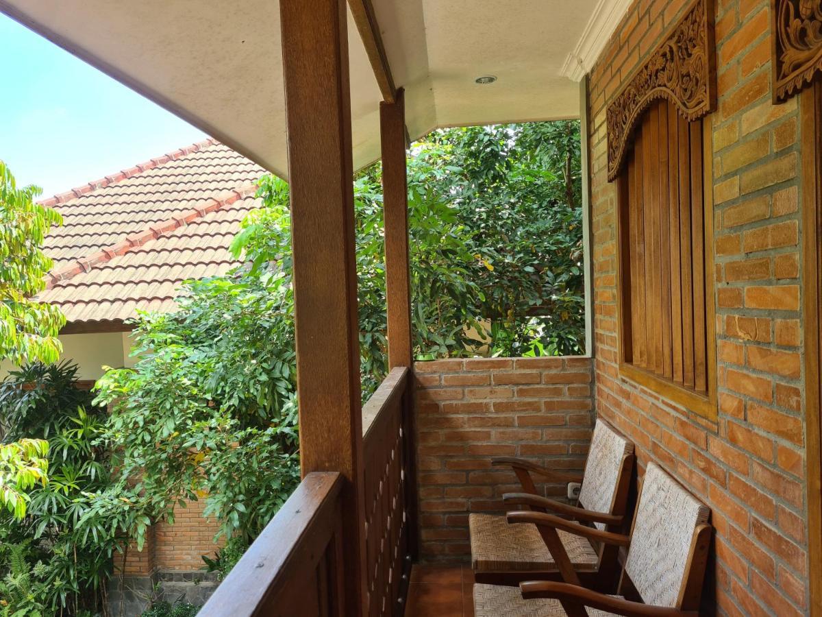 Ndalem Suryo Saptono Guest House Tugu Extérieur photo