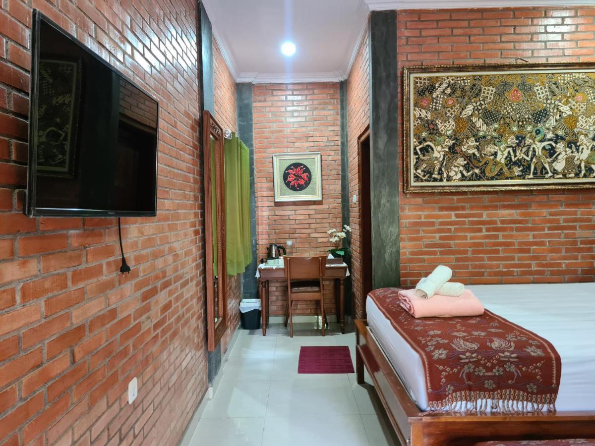 Ndalem Suryo Saptono Guest House Tugu Extérieur photo