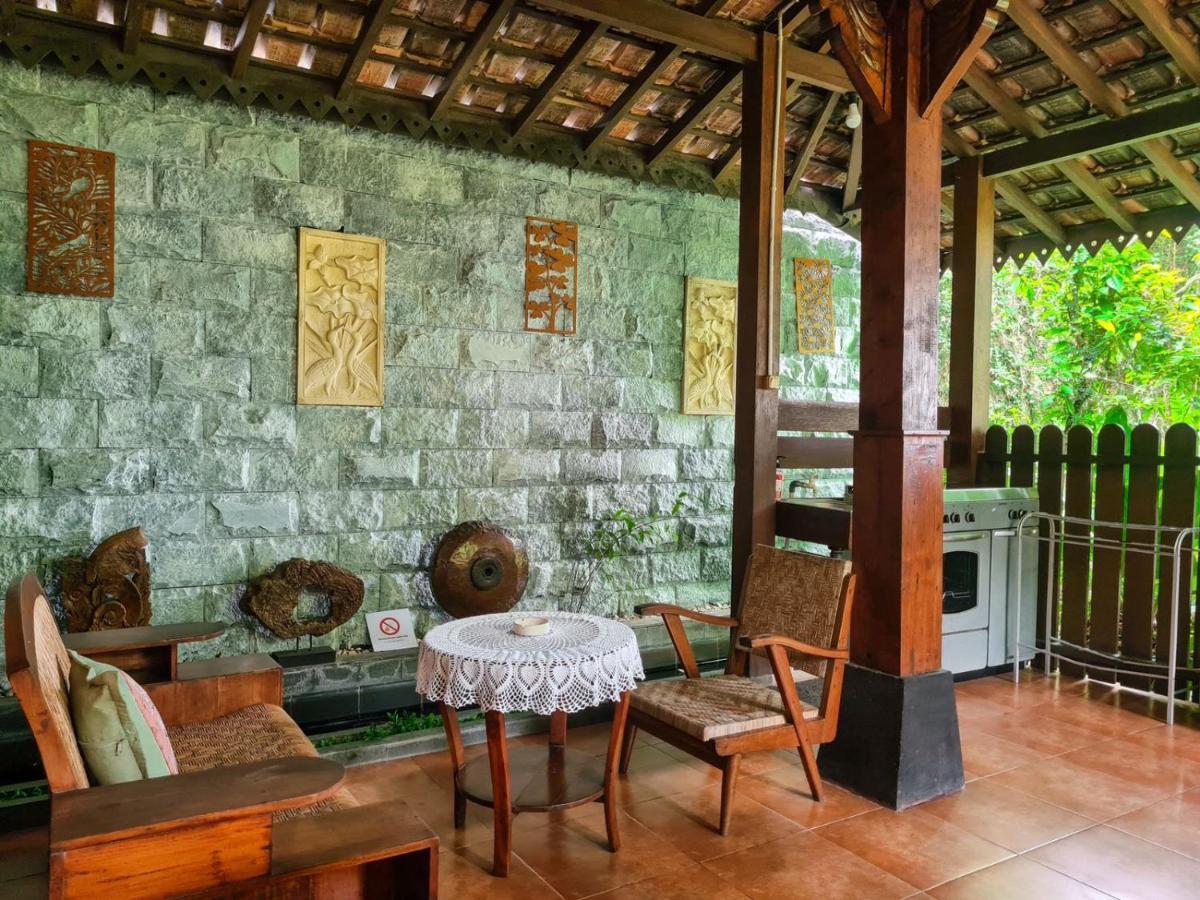 Ndalem Suryo Saptono Guest House Tugu Extérieur photo