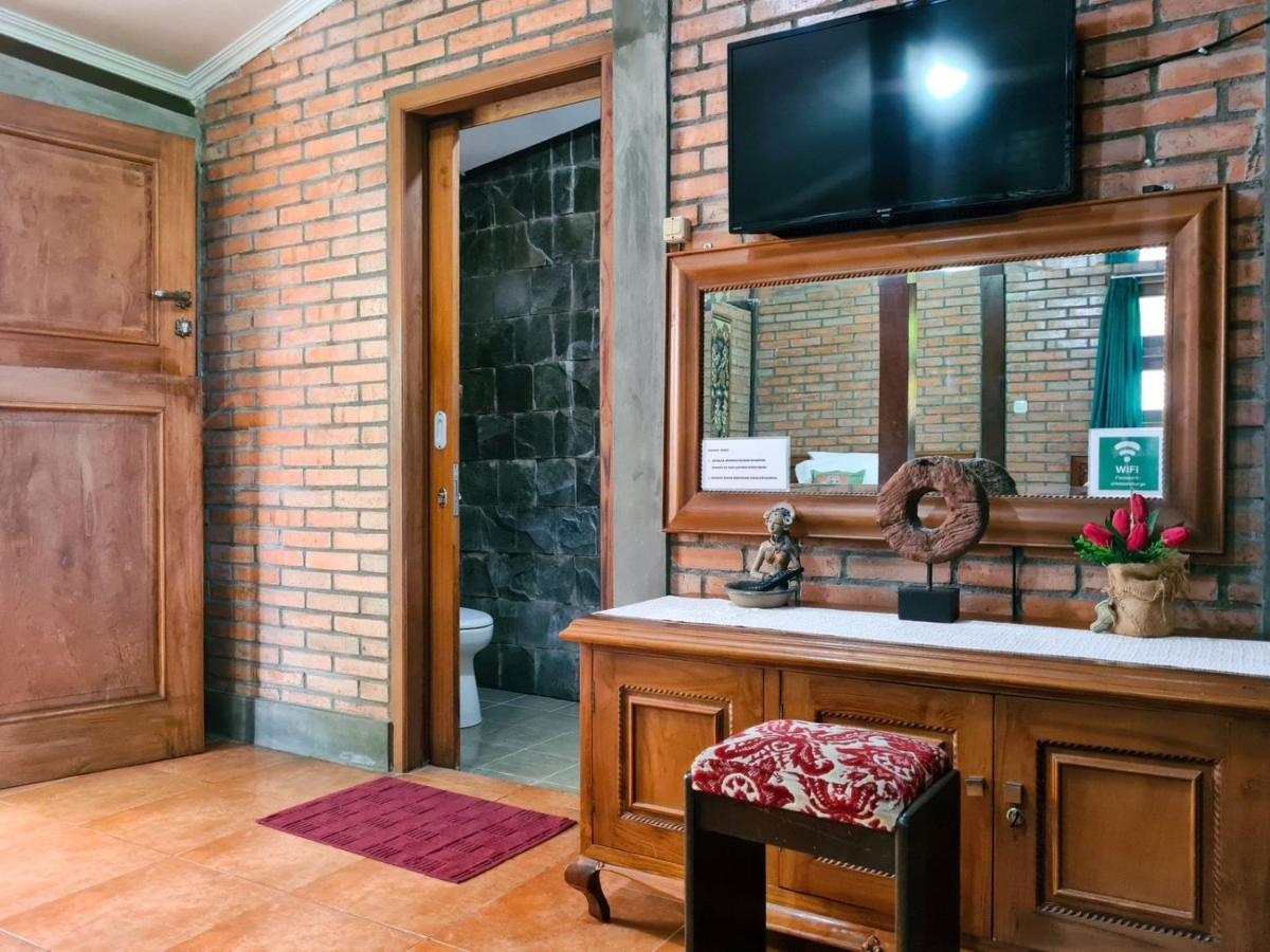 Ndalem Suryo Saptono Guest House Tugu Extérieur photo