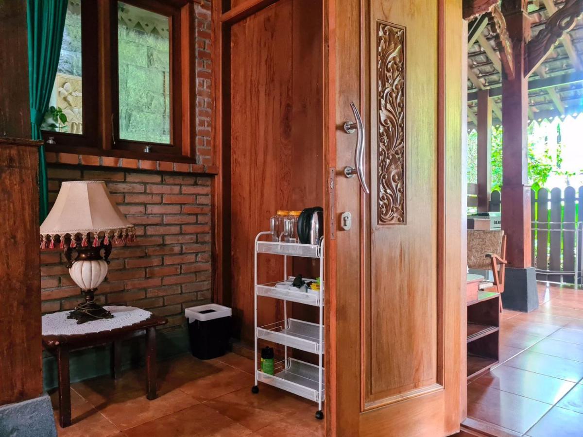 Ndalem Suryo Saptono Guest House Tugu Extérieur photo