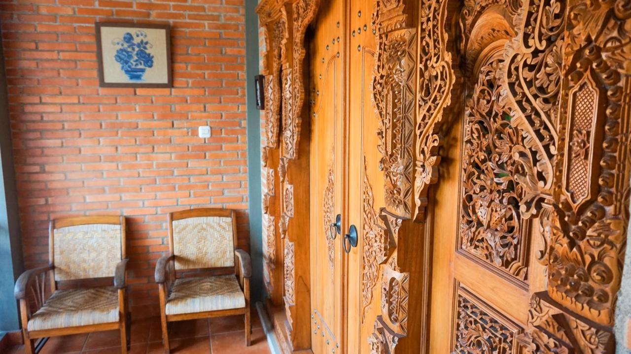 Ndalem Suryo Saptono Guest House Tugu Extérieur photo