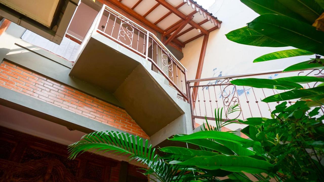Ndalem Suryo Saptono Guest House Tugu Extérieur photo