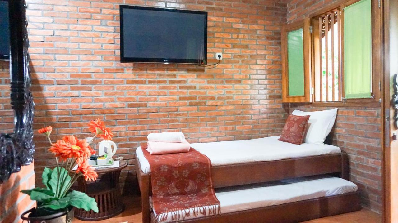 Ndalem Suryo Saptono Guest House Tugu Extérieur photo