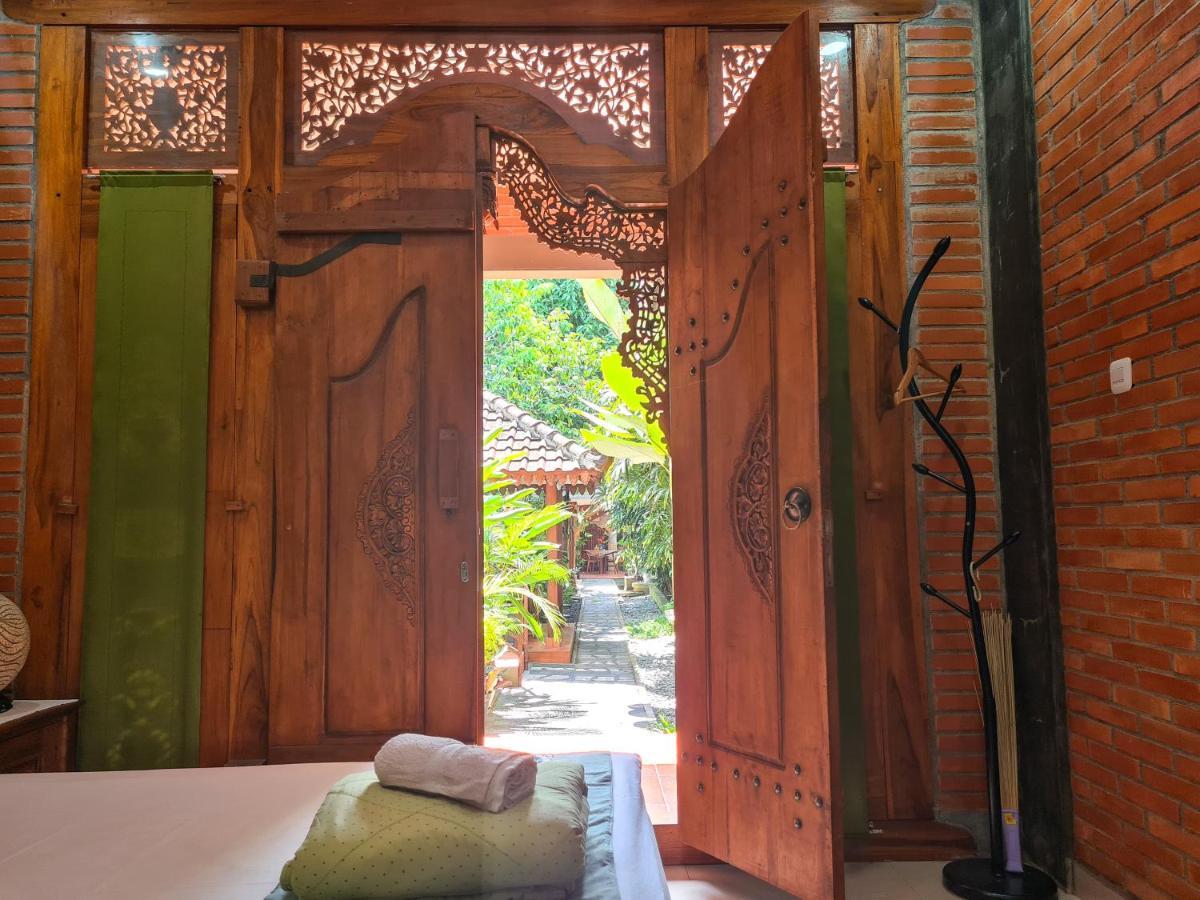 Ndalem Suryo Saptono Guest House Tugu Extérieur photo