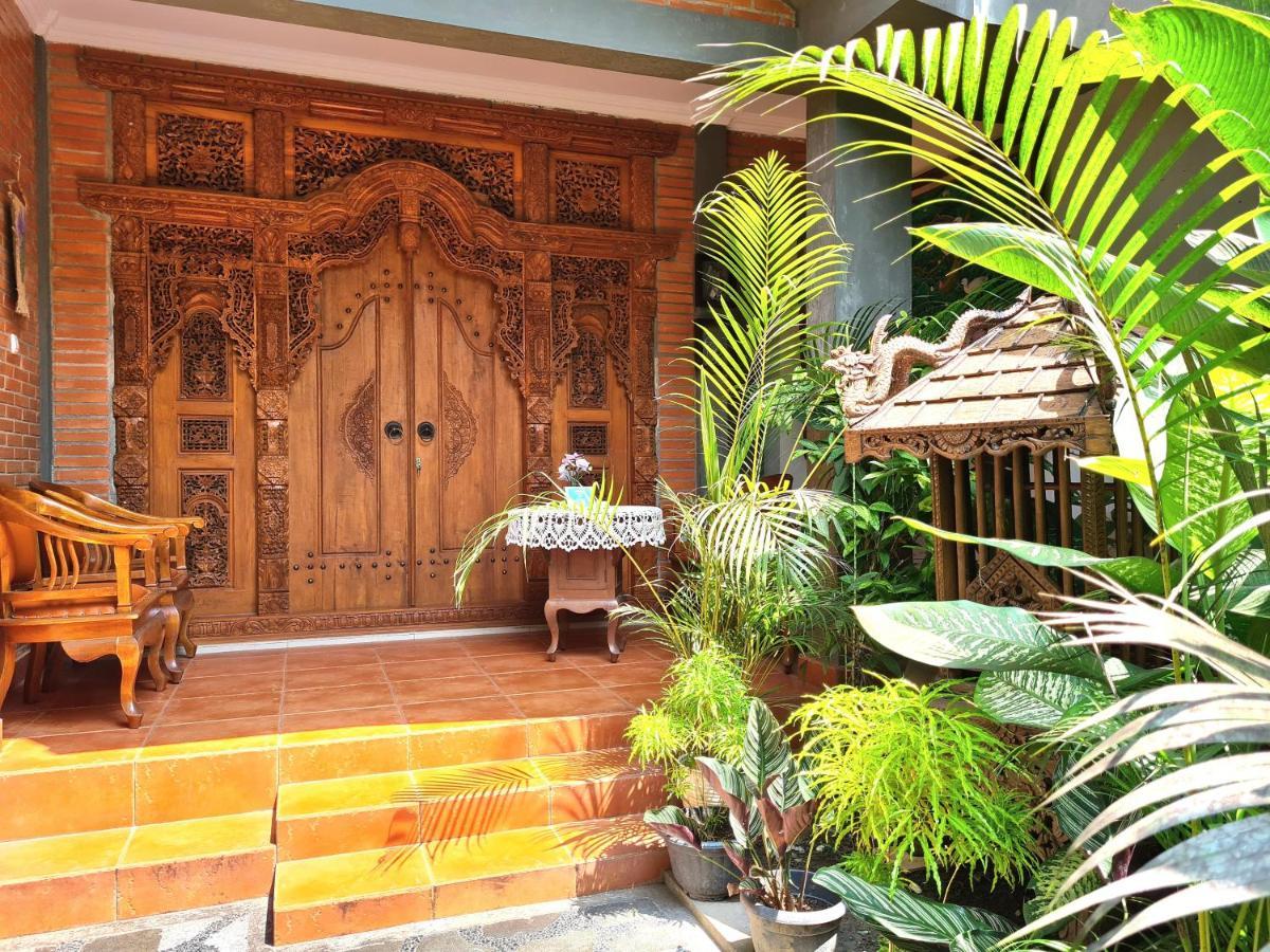 Ndalem Suryo Saptono Guest House Tugu Extérieur photo