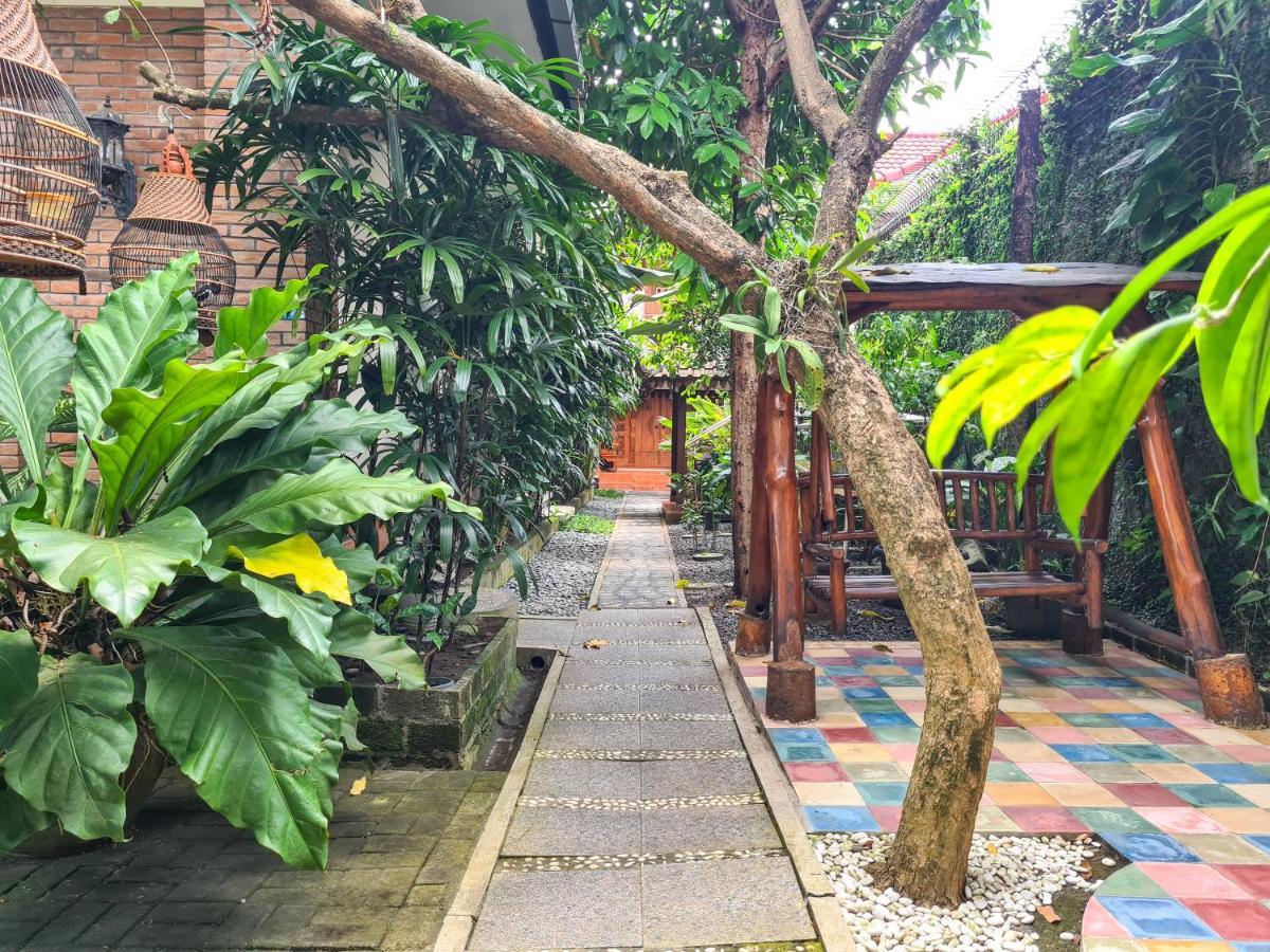 Ndalem Suryo Saptono Guest House Tugu Extérieur photo