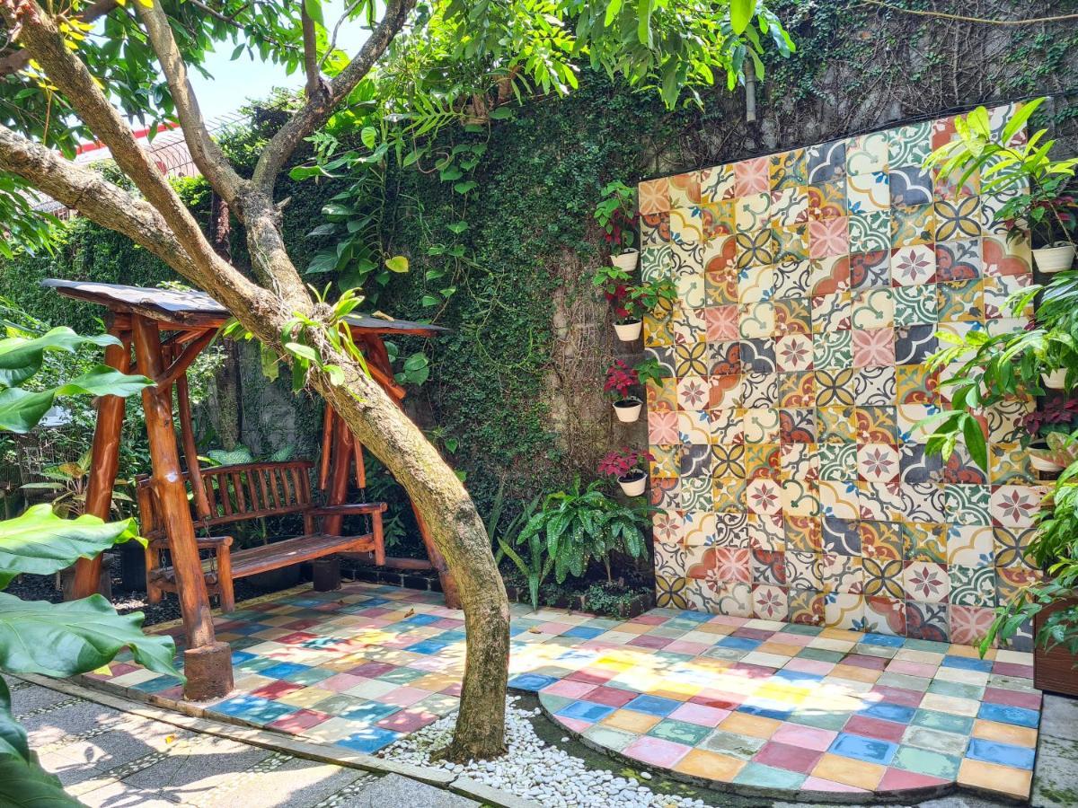 Ndalem Suryo Saptono Guest House Tugu Extérieur photo