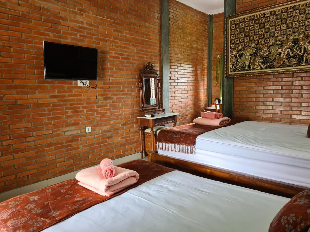Ndalem Suryo Saptono Guest House Tugu Extérieur photo
