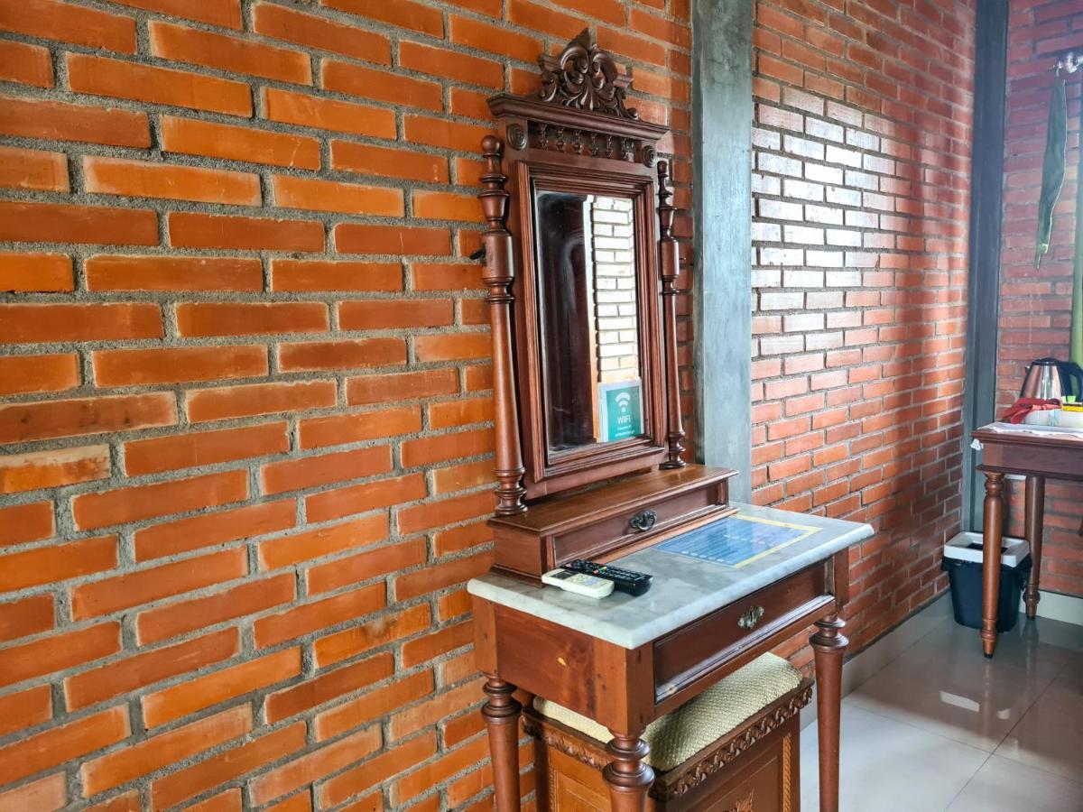 Ndalem Suryo Saptono Guest House Tugu Extérieur photo
