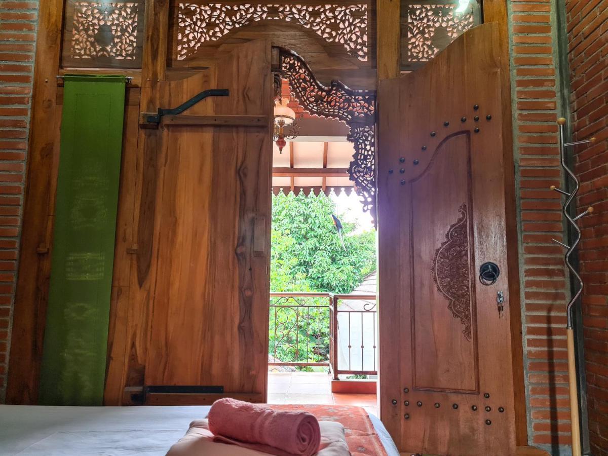 Ndalem Suryo Saptono Guest House Tugu Extérieur photo