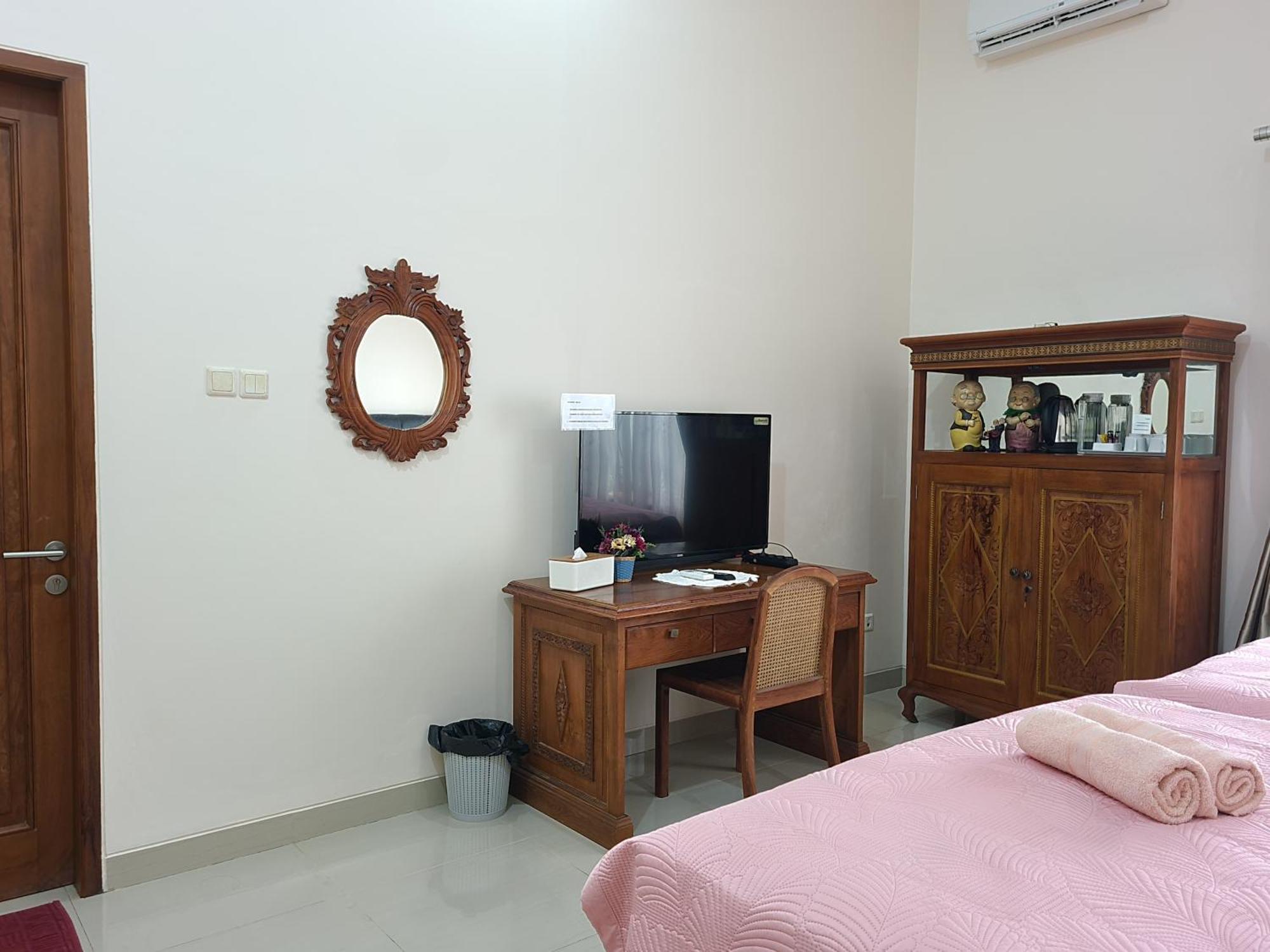 Ndalem Suryo Saptono Guest House Tugu Extérieur photo