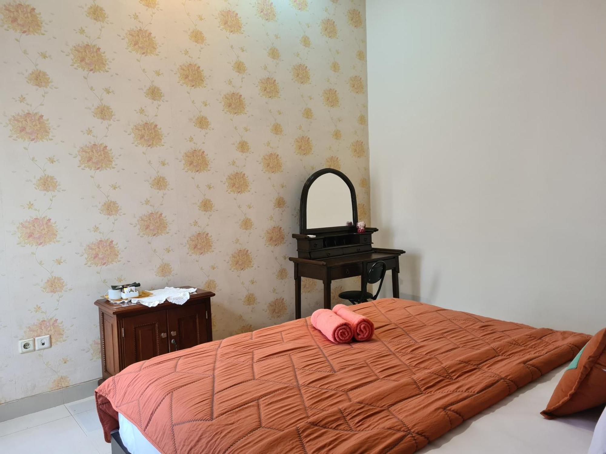 Ndalem Suryo Saptono Guest House Tugu Extérieur photo